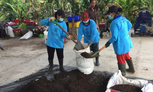 Program Inovasi Tempat Olah Sampah Setempat (TOSS) Klungkung-Bali Sebagai Penjabaran Pelaksanaan UU No.18 tahun 2008 tentang Pengelolaan Sampah